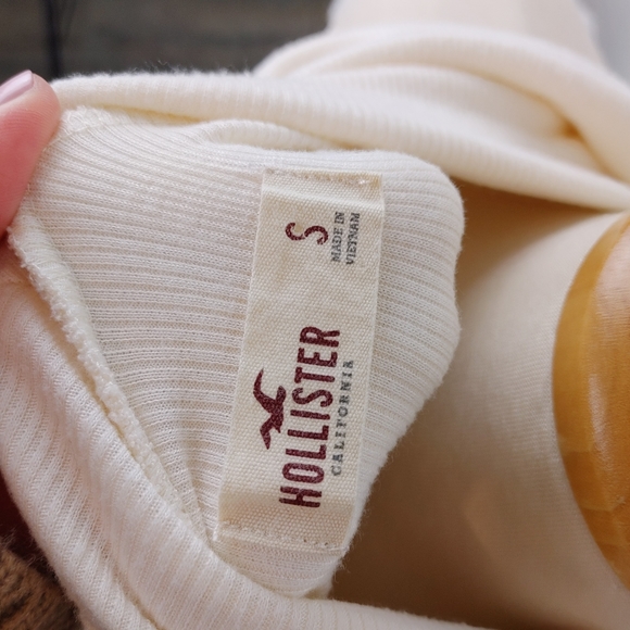 HOLLISTER | Sleeveless Crowl Neck Top - Picture 7 of 7